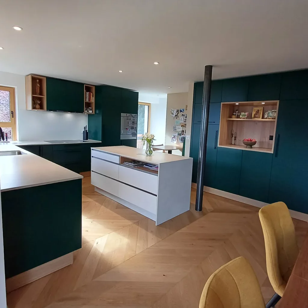 nouvelle-cuisine-sur-mesure-vert-profond-saviese-cuisinella-sion-apres2